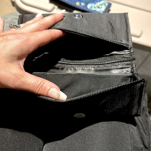 Colorful Embroidered Floral Wallets, Set of 3 🌼 🌺 🪻 - Picture 5 of 6